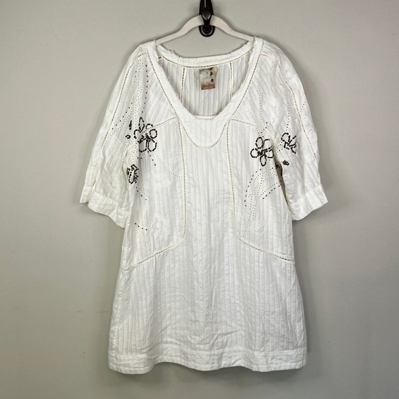 Da-Nang white dress - Picture 1 of 10